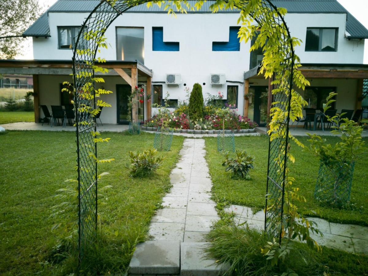 Aparthotel Cedar Crest Rîşnov Exterior foto